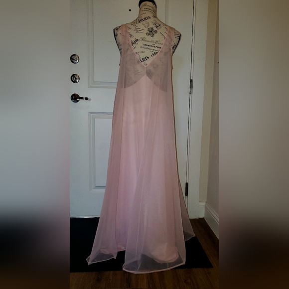 Vintage Vanity Fair Negligee - Picture 2 of 9